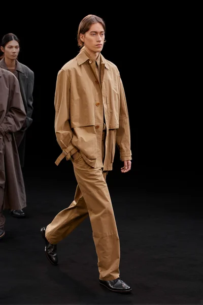 Look 19